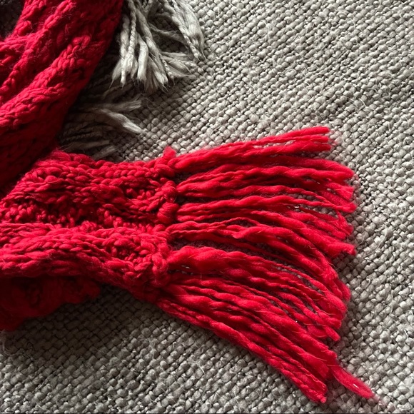 Red Hand-Made Winter Scarf - Picture 3 of 4